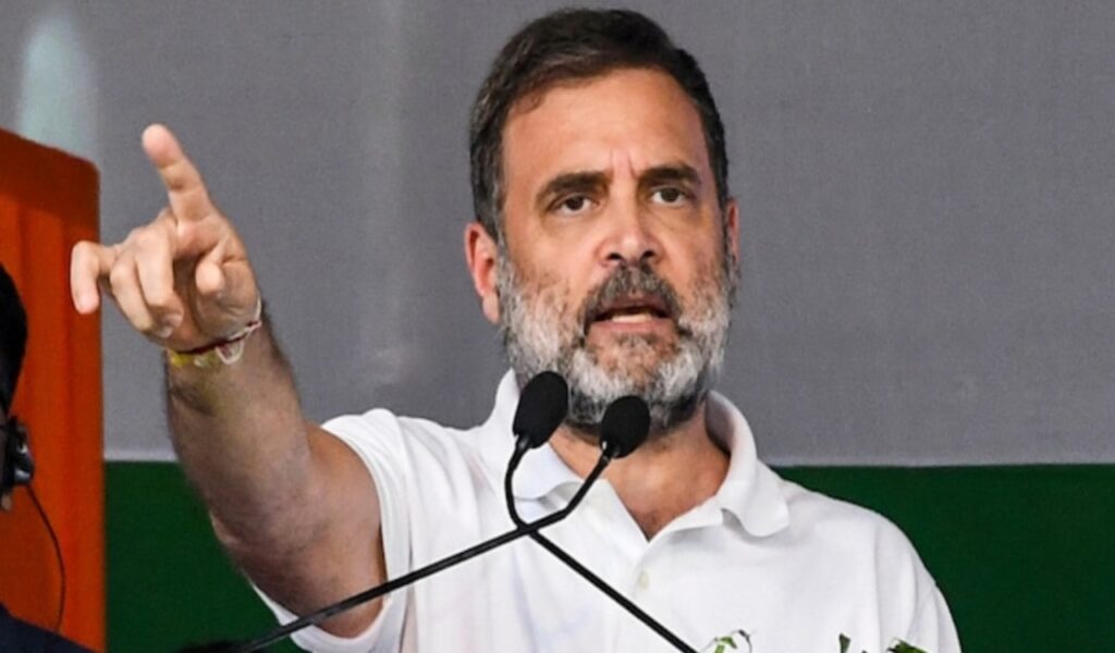 Rahul Gandhi शनिवार को Madhya Pradesh के नर्मदापुरम जिले के पचमढ़ी हिल टाउन पहुंचे, जहाँ उन्होंने जिला Congress अध्यक्षों के प्रशिक्षण शिविर में हिस्सा लिया। मीडिया से बात करते हुए उन्होंने कहा वोट चोरी एक बड़ा मुद्दा है। अब SIR उसी चोरी को छिपाने और सिस्टम के जरिए स्थायी करने की कोशिश है।”