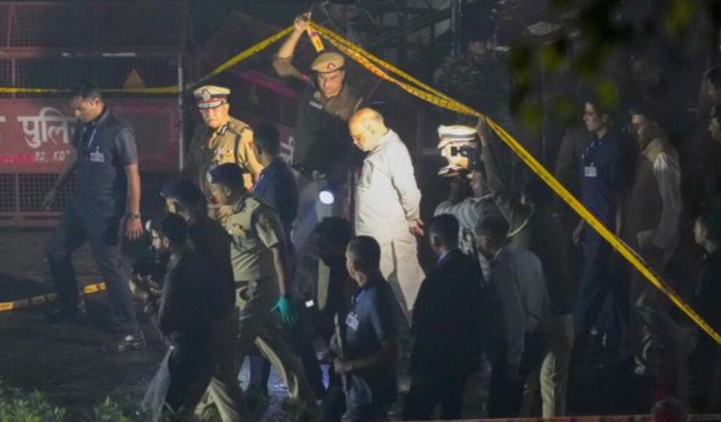 गृह मंत्री Amit Shah ने कहा कि, सभी संभावनाओं पर विचार किया जा रहा है, और हर एंगल से गहन जांच की जाएगी।”