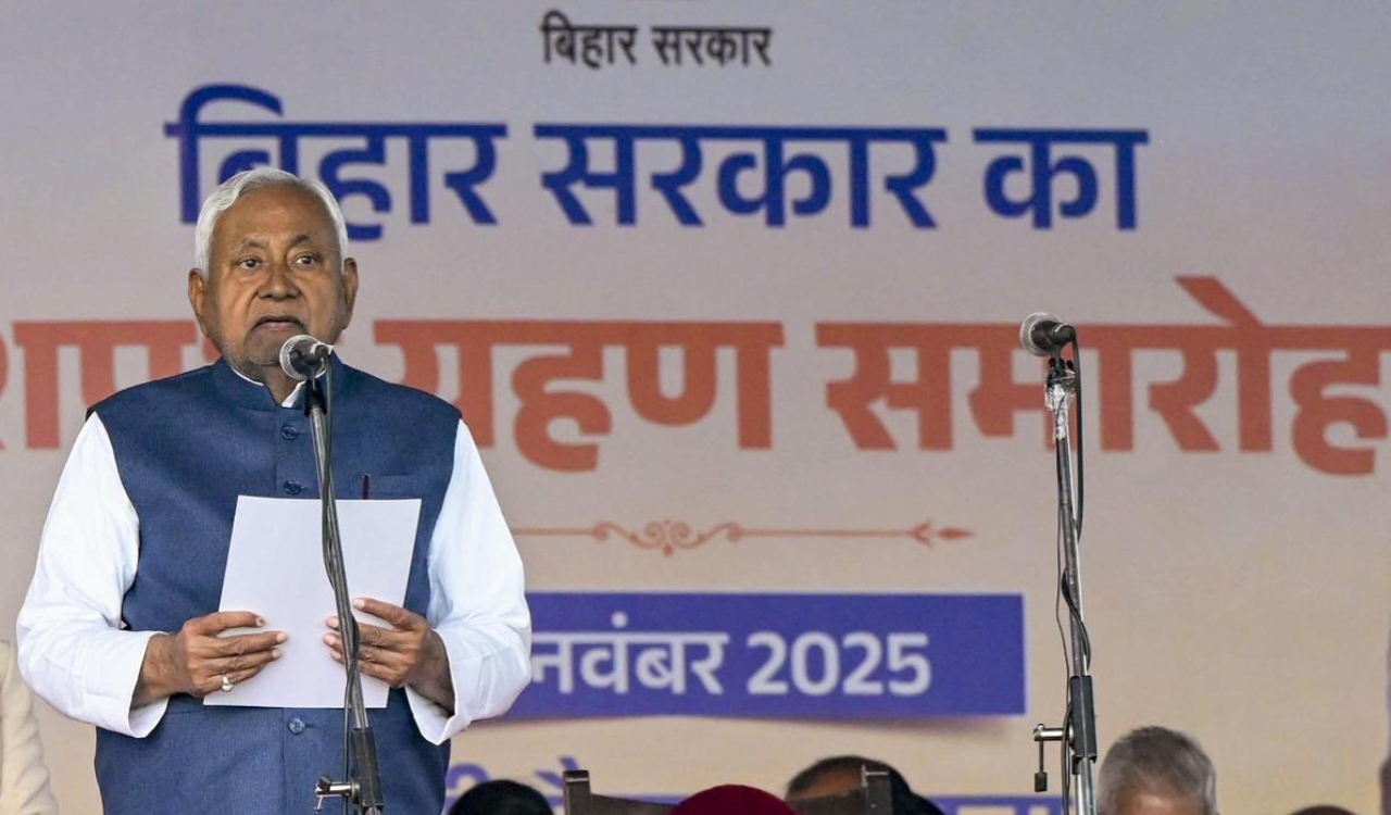 Nitish Kumar ने ली bihar के mukhymantri पद की शपथ, 26 मंत्रियों ने भी संभाली जिम्मेदारी