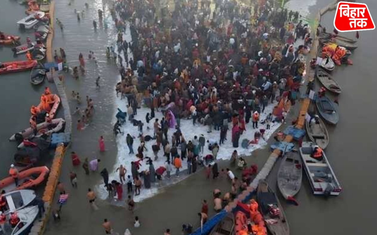 Uttar Pradesh: माघ मेला 2026 के शाही स्नान पर त्रिवेणी संगम में उमड़ा जनसैलाब