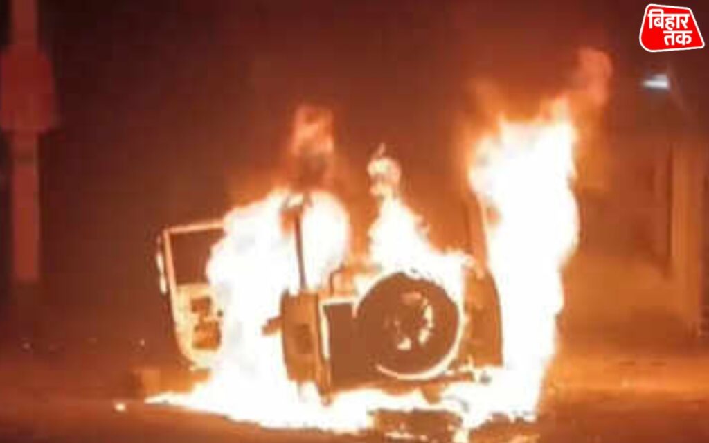 Patna के Gola Road पर बड़ा हादसा: SUV ने कई गाड़ियों को टक्कर मारी 4 घायल लोगों ने Car में आग लगा दी।